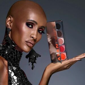 NEW She’s the Moment, Ayan Beauty 10 Pan Pigment Palette